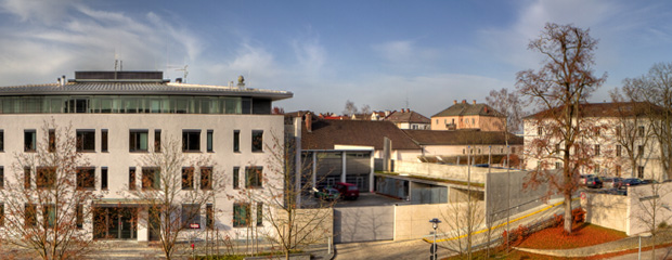 Panoramaaufnahme der Polizeiinspektion mit Parkdeck Panoramaaufnahme der Polizeiinspektion mit Parkdeck